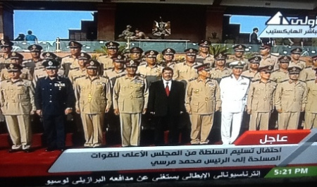 مبارزه سیاسی حساب شده مرسی علیه نظامیان